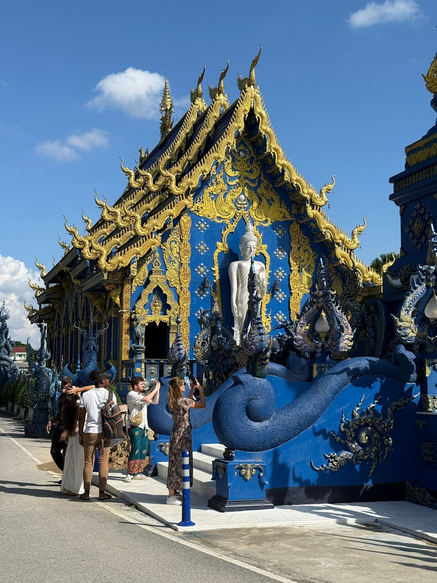 清萊3色寺+金三角一天團｜ 白廟＋藍廟＋黑廟＋長頸族村+金三角河上觀光｜包接送＋午餐 (JM020)