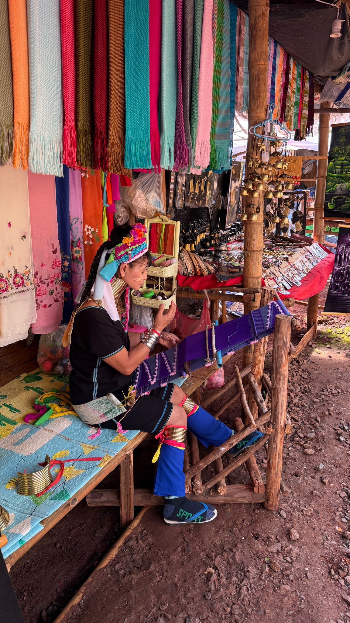 清萊3色寺+金三角一天團｜ 白廟＋藍廟＋黑廟＋長頸族村+金三角河上觀光｜包接送＋午餐 (JM020)